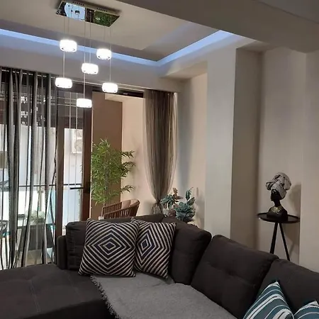 Rika's Luxury Seaside דירה